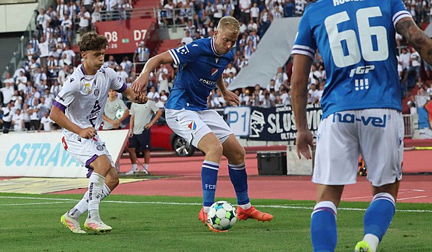 Hráči Celje zdržovali a sudí jim na to skákal, čertil se ostravský Frydrych