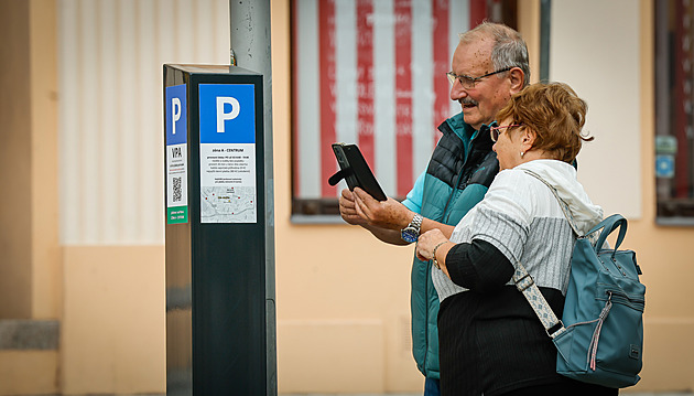Změny v parkování. Víkend je v Jablonci zdarma, ve všední den se platí kratší dobu