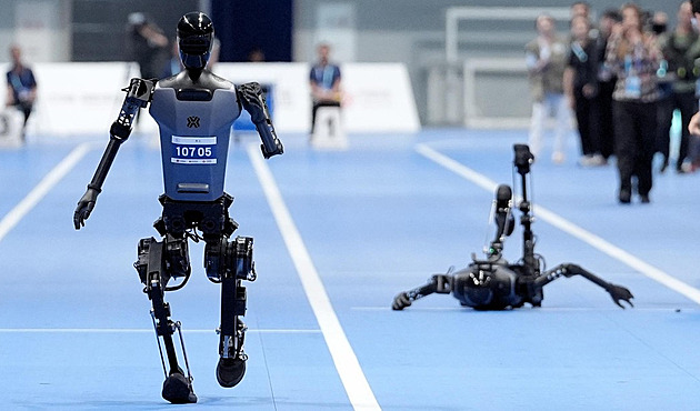 Roboti zápasili, hráli fotbal. A padali a káceli se. Měli první olympiádu