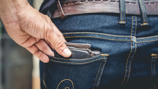 Kapesních krádeží v Praze citelně ubylo, hlásí policie. Opět radí, jak se bránit