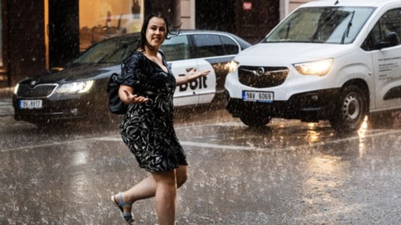 RADAR: Vedra utnou bouřky. Mohou být intenzivní, podívejte se, kdy a kde udeří