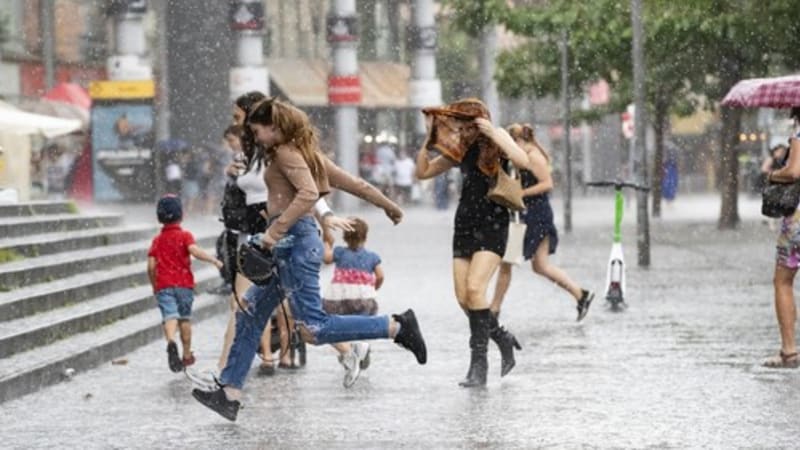 SLEDUJTE RADAR: Vrátí se vedra, přijdou ale také déšť a bouřky. Podívejte se, kdy hrozí u vás