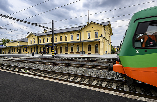 Nádraží v Žatci má po opravě historický vzhled, ocenili jej i památkáři