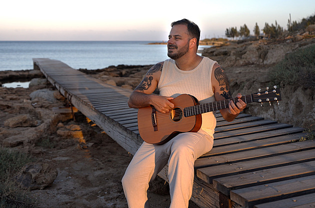 TRENDY V KLIPECH: Xindl X nechce dospět, Jonas Brothers podpořili pacienty s rakovinou