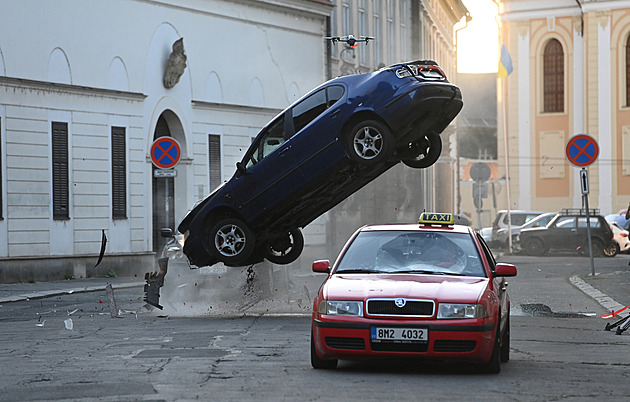 Dubloval Brada Pitta, teď natáčí v Olomouci. Kaskadéři obsadili historické centrum