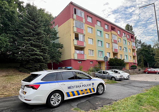 Dům s narušenou statikou v Chomutově museli opustit další lidé, čidla hlásí pohyb