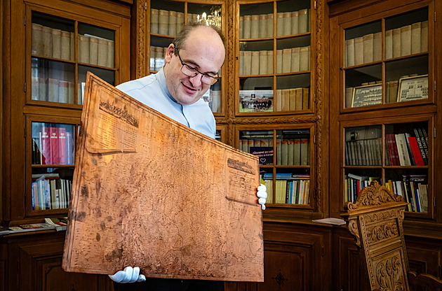 Měděná matrice slavné mapy se našla po 233 letech, údajně byla pod podlahou