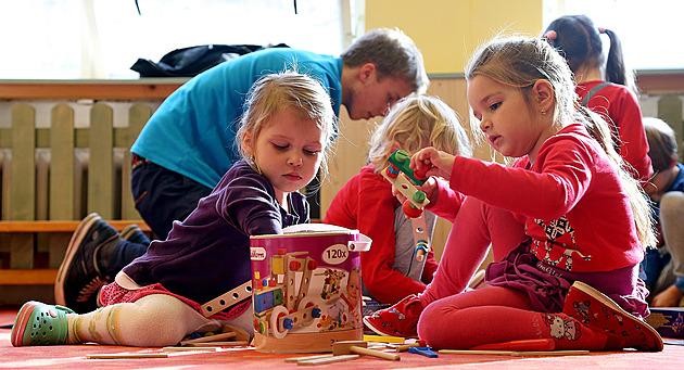 Rodí se málo dětí, nové školky budou „na obtíž“.  Někde ale bude přetlak