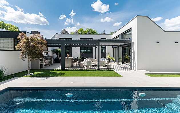 Z řadového domu ze 70. let je moderní švihák, který nadchne i hosty