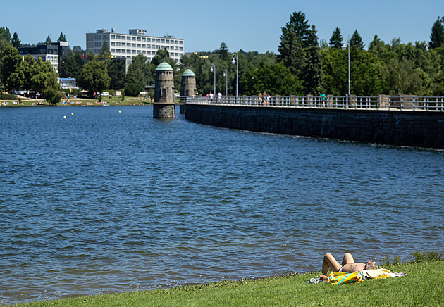 V jablonecké přehradě našli mrtvého seniora, příčinu smrti určí soudní pitva