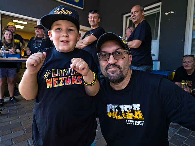 Sbírka na Litvínov: dva dny, přes 400 tisíc. Šéf Ropáků dal symbolickou částku