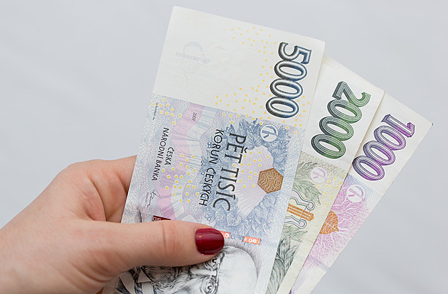 Češi v průměru vydělávají už bezmála padesát tisíc, změřili statistici