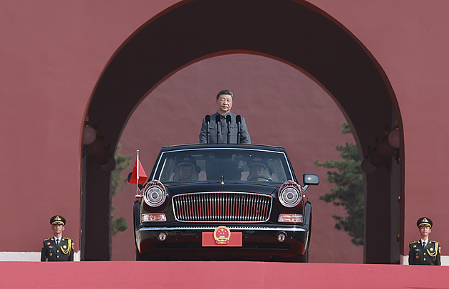 OBRAZEM: Pohledné vojačky i jaderné zbraně. Si ukázal světu sílu čínské armády