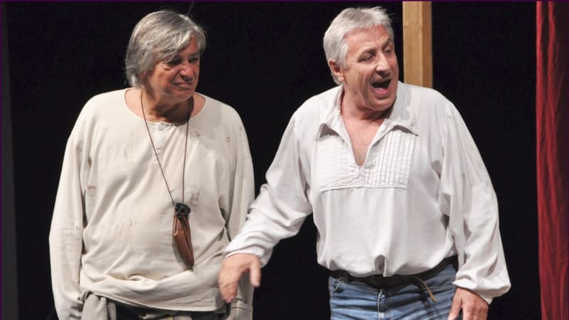 Heřmánkovo místo posledního odpočinku: S celoživotním přítelem Bartoškou zůstal i po smrti