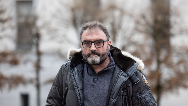 Startuje ostře sledovaný proces s Péchierem. Dával pacientům smrtelné dávky anestetik