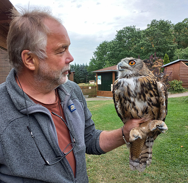 Když mládě z hnízda nezachráníme, mají nás za lotry, říká šéf záchranné stanice