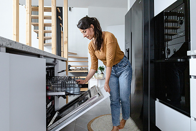 Platit si úklid domácnosti je stále běžnější. Šetří čas i nervy