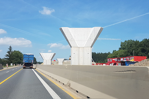 Navrhovaný rozpočet zabrzdí stavbu dálnic. Víc peněz by přineslo provizorium