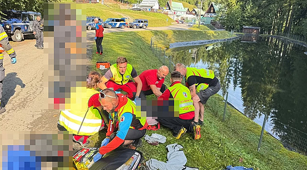 Vyšetřování nehody autobusu se studenty potrvá, v nemocnici zůstalo osm zraněných