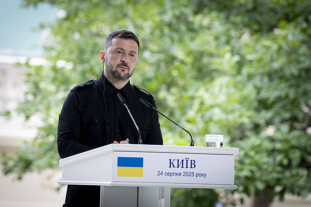 Zelenskyj vyzval spojence, ať uvalí sankce na Rusko. Ukrajinci pak zaútočili na rafinerii