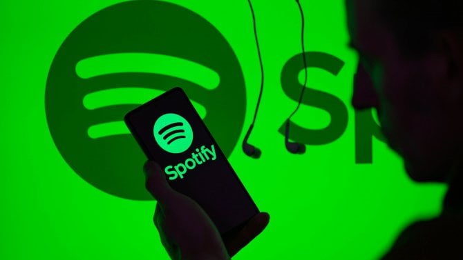 Spotify dává volnost neplatičům. Povolí jim vybírat a přehrávat skladby bez omezení