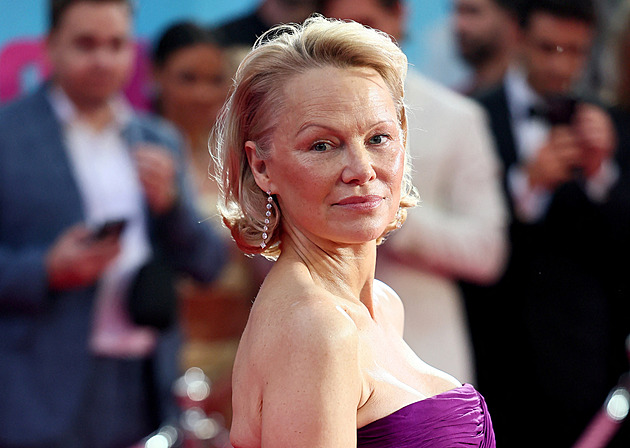 Byla jsem karikatura. Teď si konečně žiju po svém, říká Pamela Andersonová