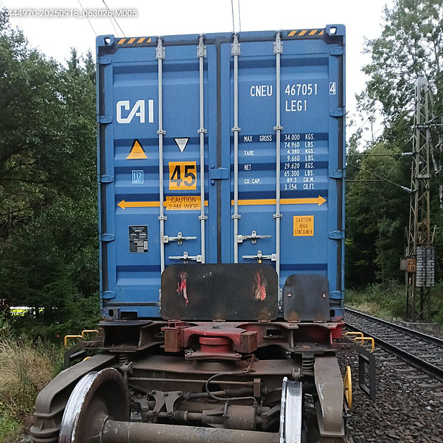 U České Třebové v noci vykolejil vagon nákladního vlaku, poškozená je i trať