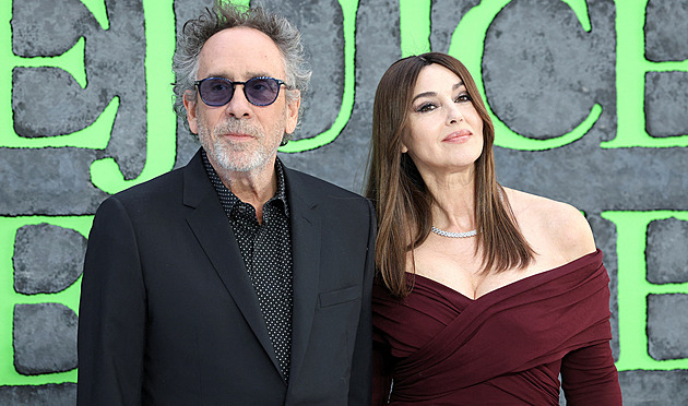 Herečka Monica Bellucci a režisér Tim Burton se po dvouletém vztahu rozešli