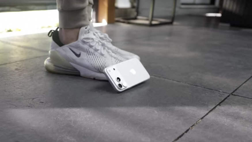 iPhone 17 Pro Max v crashtestu: jak obstál při pádech z různých výšek?