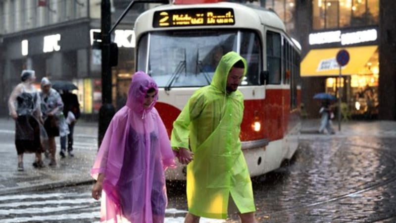 Sledujte RADAR: Nad Českem se zatahuje, blíží se vlna dešťů. Jeden den se výrazně oteplí