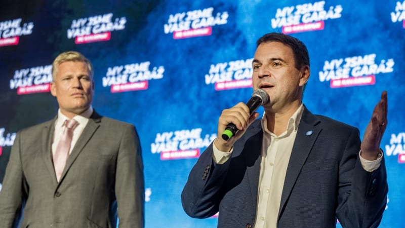 Nervózní elity a bůh místo neziskovek? Macinka před volbami přitvrdil, Klempíř zmínil výhrůžky