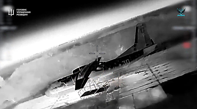 VIDEO: Ukrajinci zničili na Krymu dva ruské antonovy, nad Záporožím sestřelili Su-34