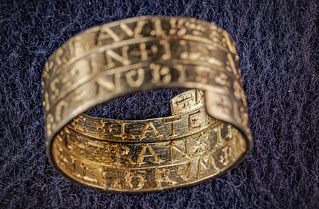 Jakoby Tolkien opisoval od Rožmberků. Badatelé zjistili, komu patřil magický prsten