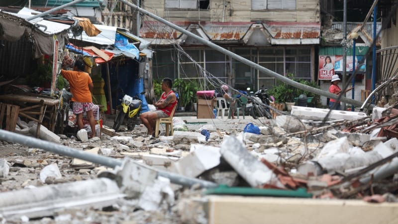 Katastrofa na Filipínách: Zemětřesení o síle 6,9 stupně má už 60 obětí, nebezpečí neutuchá