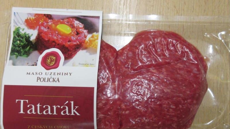 Fekální bakterie odhaleny v tatarském bifteku u známého řetězce. Riziko nemoci je vysoké