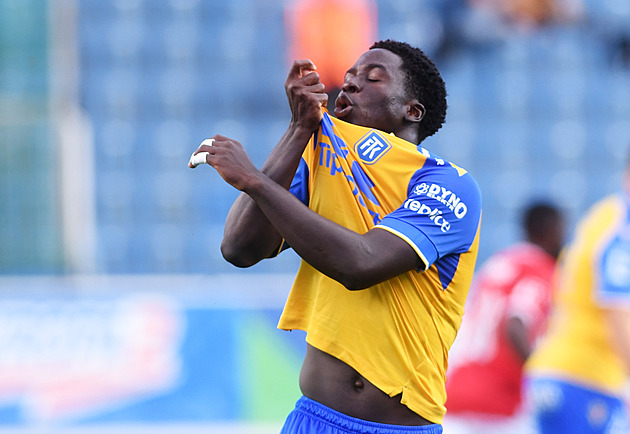 Malý, ale osvalený. Teplice si pojistily Nigerijce Autu, nového miláčka publika