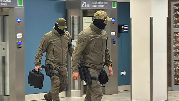 Drony nad pražským letištěm se nepotvrdily. Opatření však pokračují