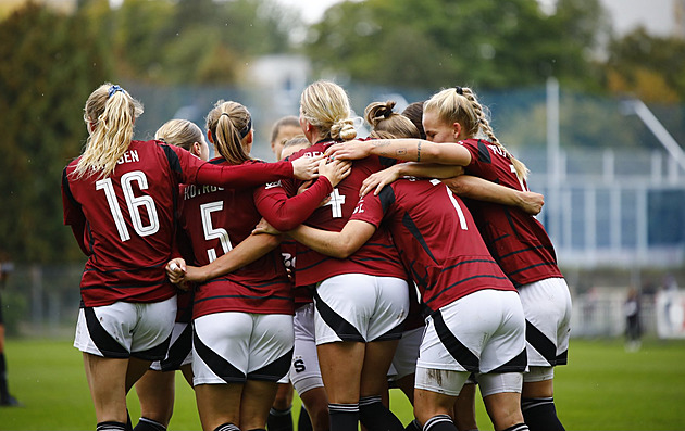 Sparťanky ovládly derby žen a vedou ligu o pět bodů. Zářily Američanky