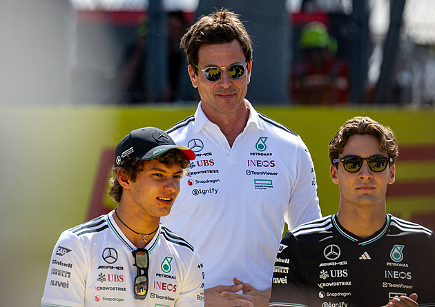 Spekulace končí. Šokující přesuny se v F1 nekonají, Mercedes dál sází na své duo