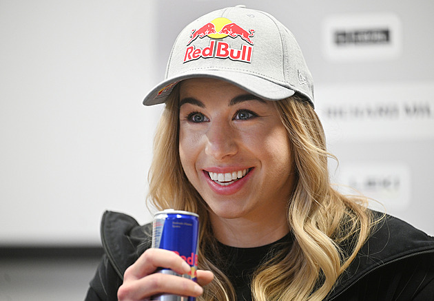 Když zaklepe kontrola. Menšíka vyhnala z oslavy maturity, Ledecká se opila vodou