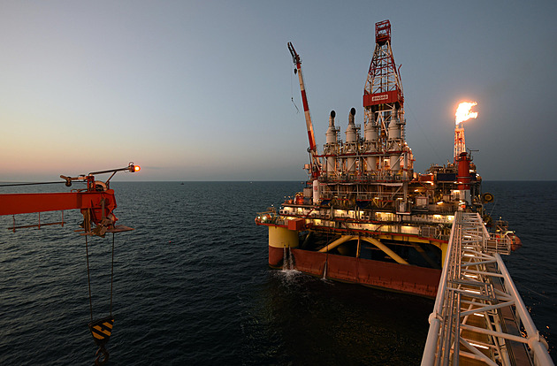 Trump přiškrtil Putinovu dojnou krávu. Rusko už koumá, jak ropné sankce obejít