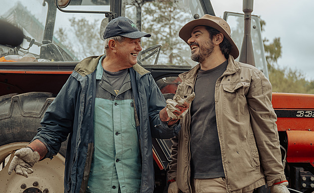 Vojta Kotek si na venkově plní své sny. Střet s realitou ho školí i baví