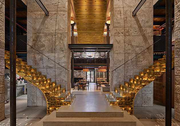 Z bývalé varny v Holešovicích je Mexická restaurace. Září zlatem