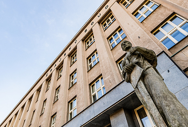 Soudní znalci bez dohledu a pravidel. Pro justici jsou nepostradatelní, ale ubývají