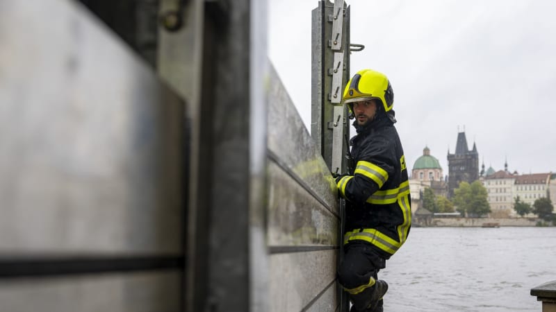Praha chystá nové protipovodňové zábrany. Pytle s pískem už nebudou na Rašínově nábřeží třeba