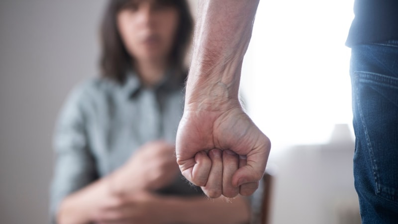 Svěřte se, vyzývají praktici oběti domácího násilí. Trýzeň zakusila každá třetí Evropanka
