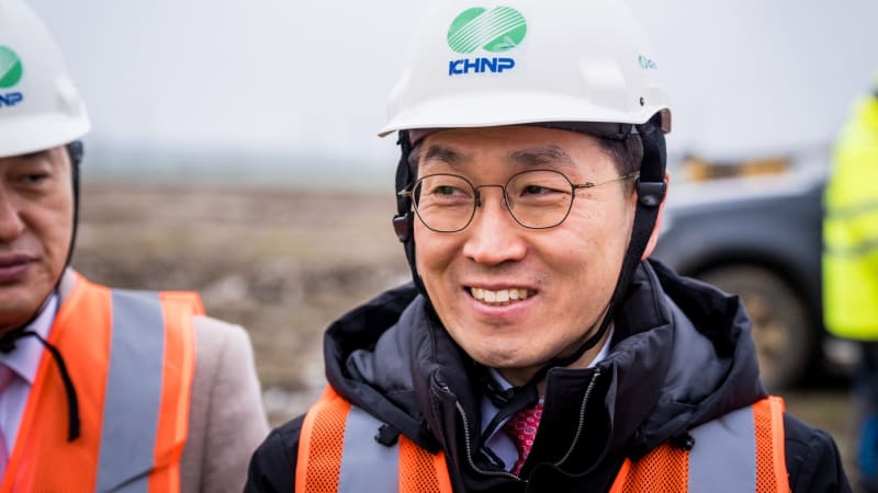 Dukovany budou patřit k nejbezpečnějším na světě, říká Chang z KHNP. Stavební pokrok si chválí