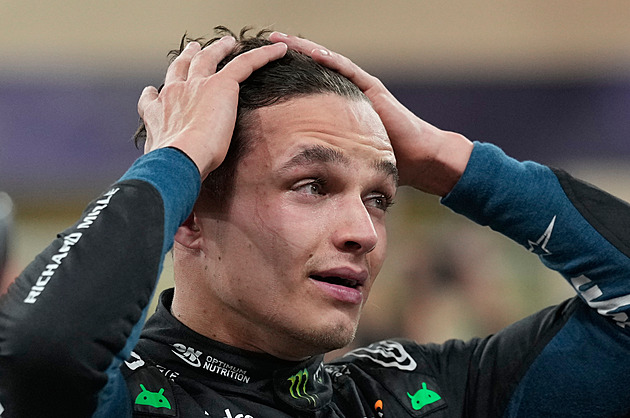 Já nebrečím! Norrise pohltily slzy, děkoval týmu i rodině: Miluju vás, splnili jste mi sen