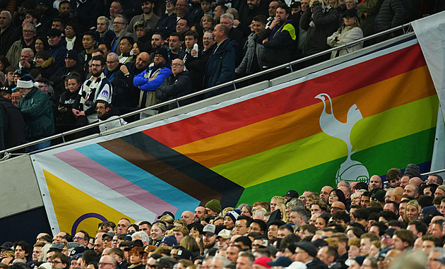 Slavia žádala o přesun duhové vlajky. Kvůli znaku Tottenhamu a bezpečnosti, říká
