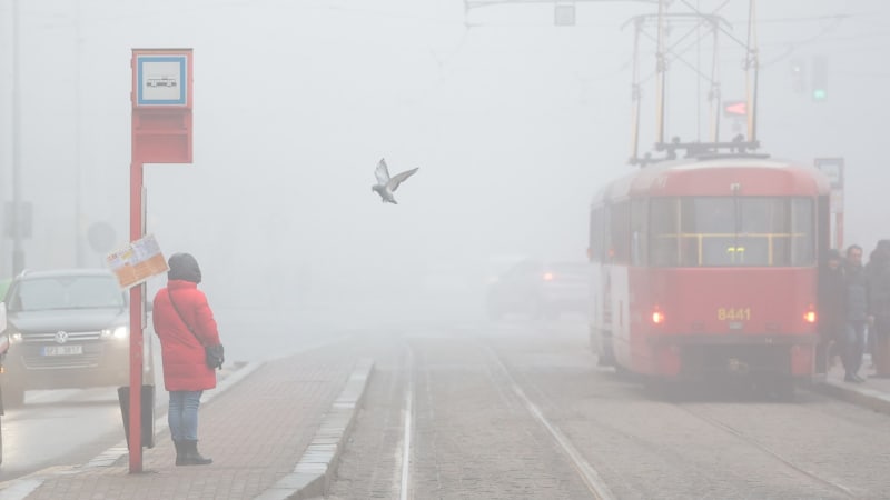 Na Česko se řítí ochlazení, přidají se mlhy. Modely se neshodnou, přiznávají experti
